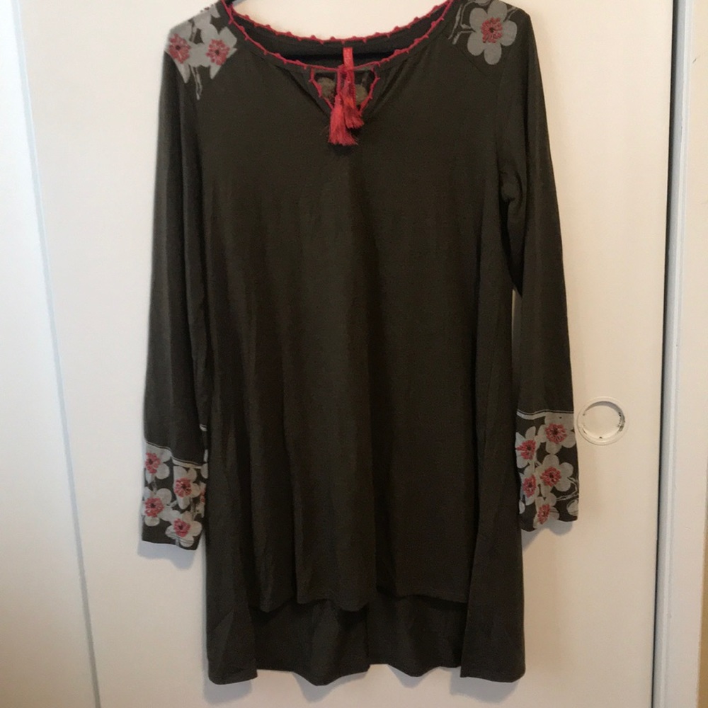 TRIXIE  WOMEN’S TUNiC